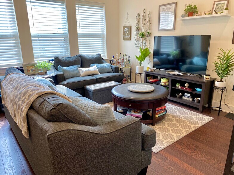 Living Room - 961 Shackamaxon St