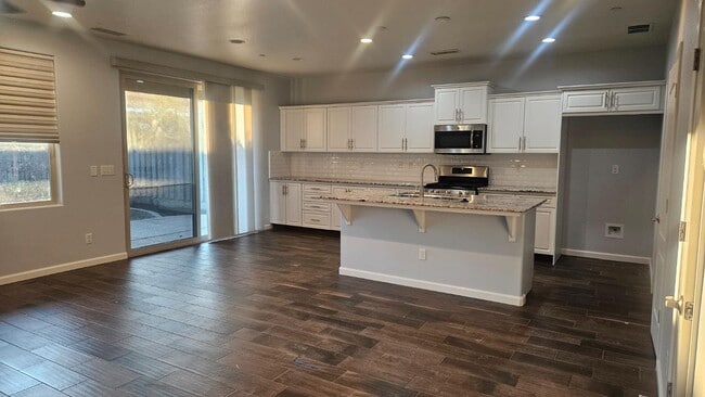 Building Photo - 3351 Cordova Ave