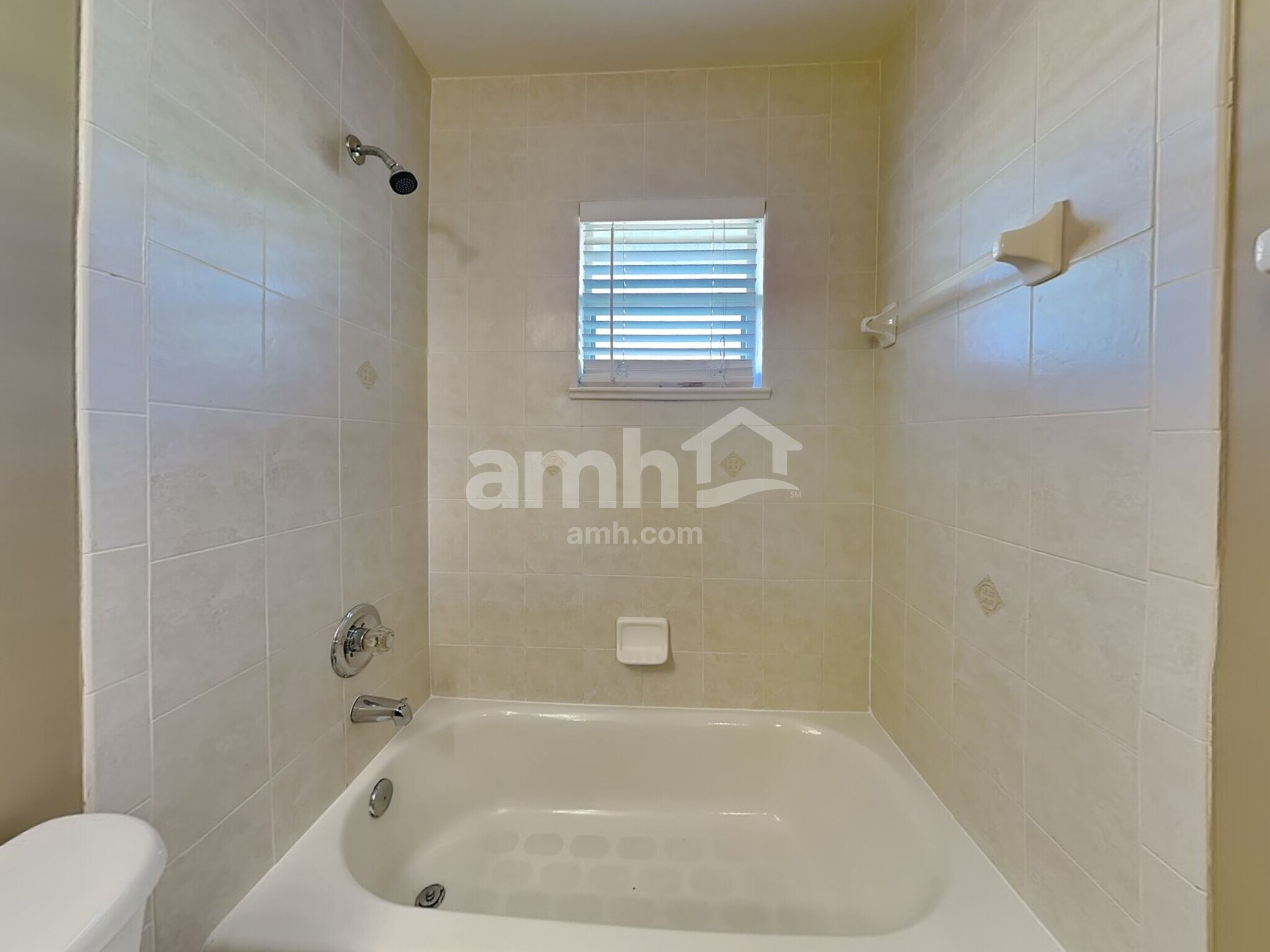 Building Photo - 5869 NW Leghorn Ave