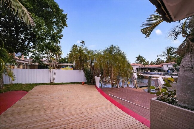 Building Photo - 8651 NE 10th Ct