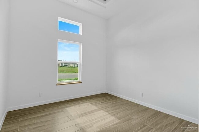 Building Photo - 12 Arboledas Dr