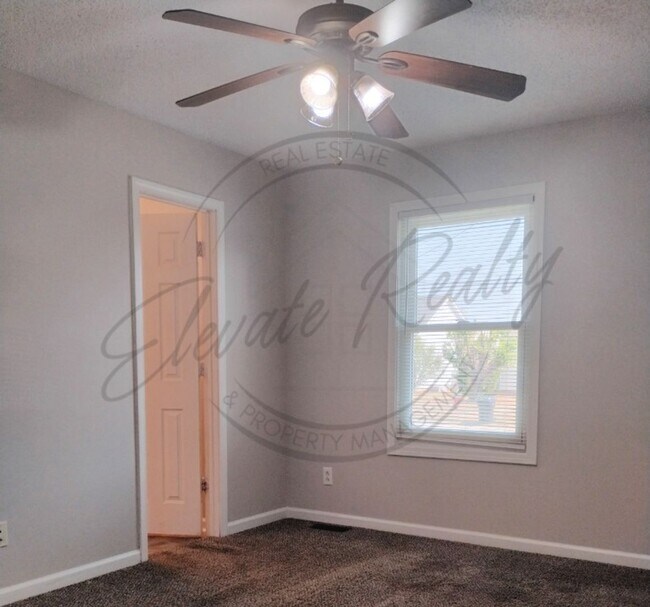 Building Photo - ON SPECIAL! Charming 3 Bedroom Ranch in Cl...