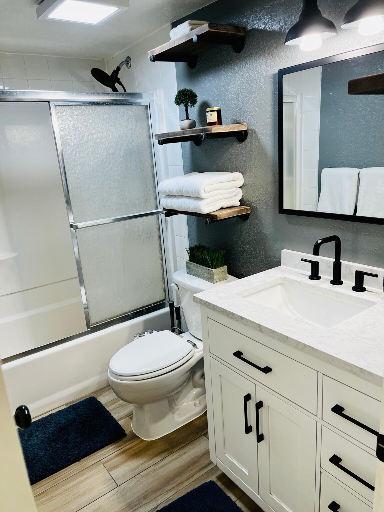 Guest Bathroom - 4201 E Camelback Rd