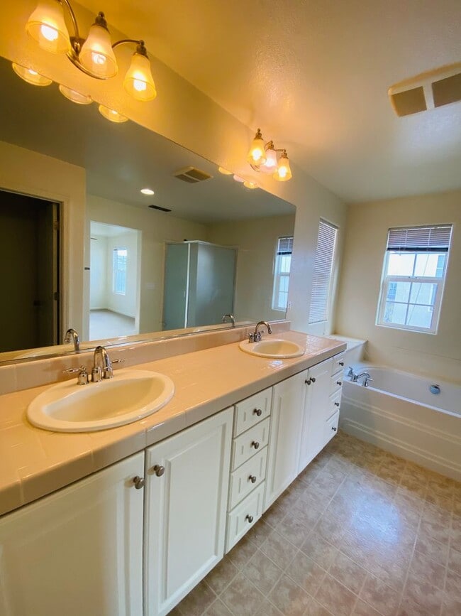 Building Photo - Westlake Winner... Walk to Parks & Schools 3 Bedroom 2.5 Baths