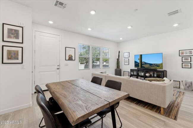 Building Photo - 4077 S Sabrina Dr