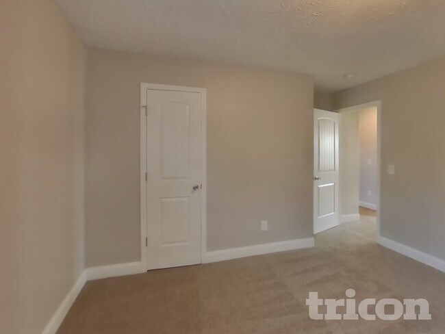 Building Photo - 716 Cedar Ln