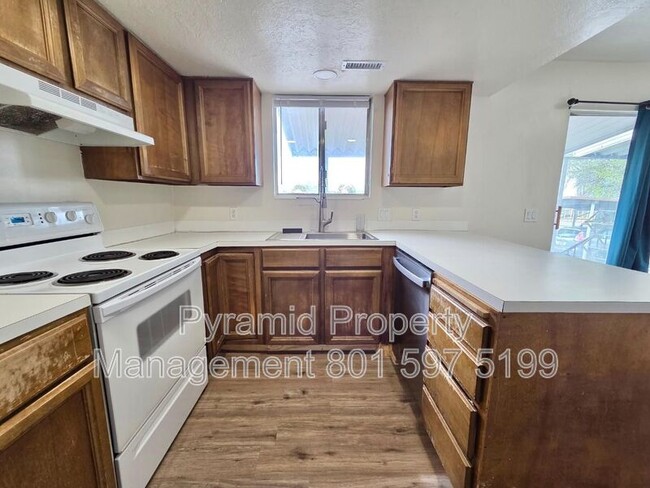 Building Photo - 5571 S 2800 W