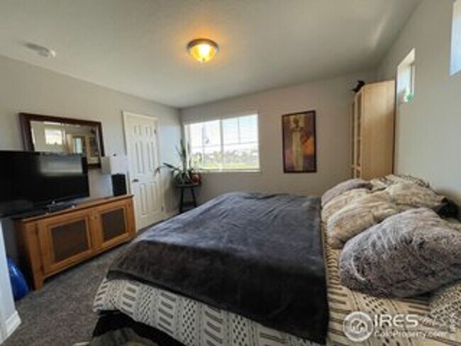 Building Photo - Premium Mtn Views 4 bed 4 bath home Erie!