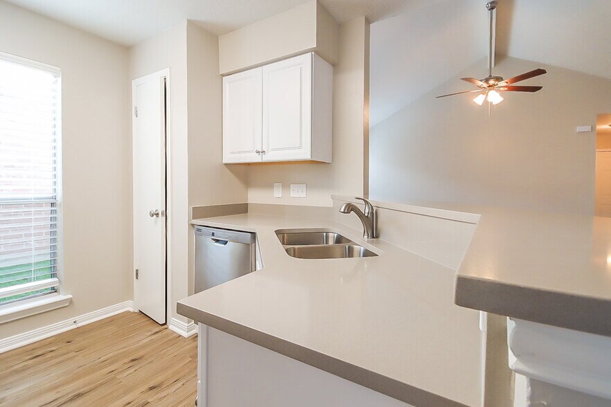Building Photo - 8514 Southmeadow Dr