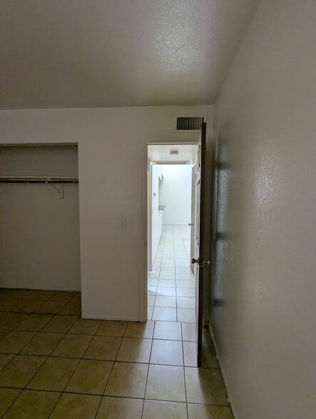 Building Photo - 1477 E 27th Ave