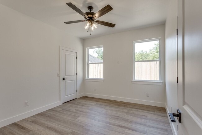 Building Photo - Warm, Modern & Welcoming — Beautiful 4 Bed, 3 Bath New Build