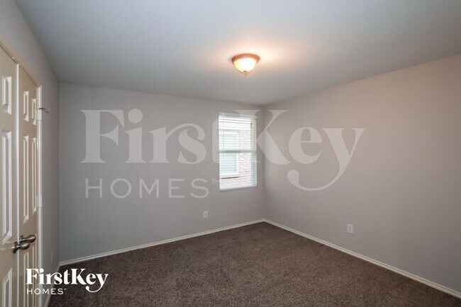 Building Photo - 1613 Baxter Springs Dr