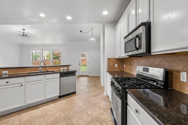 Building Photo - 18613 Falcon Pointe Blvd