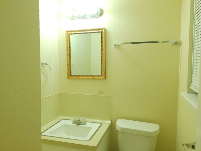 Building Photo - 109 Sutherland Dr