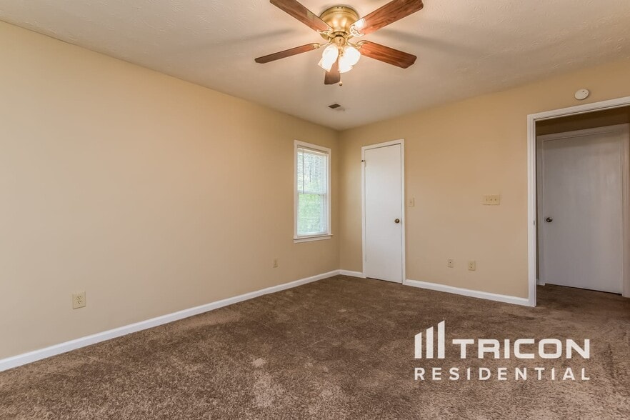 Building Photo - 1511 Country Ct