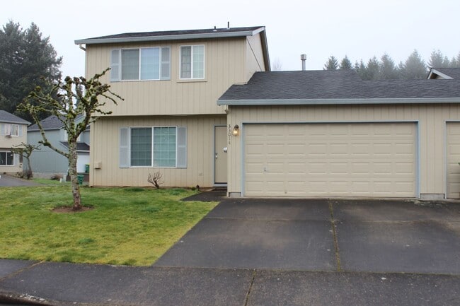 Building Photo - 3 br, 2.5 ba home in quiet Scappoose neighborhood