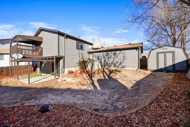 Building Photo - 330 Putnam Dr