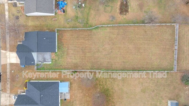 Building Photo - 540 Lake Way