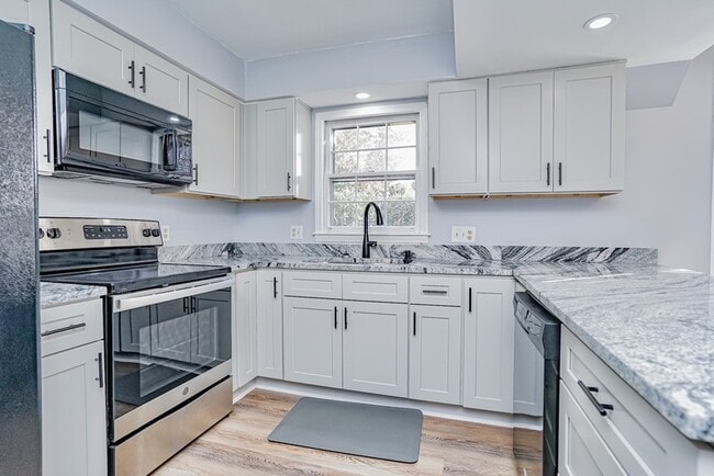 Building Photo - 105 Brandybrook Ln