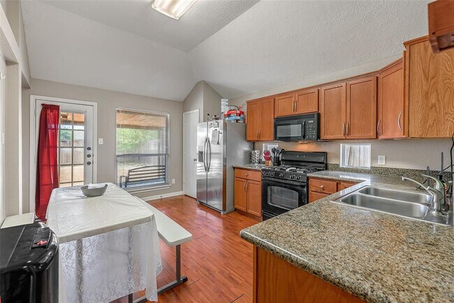 Building Photo - 943 Crested Point Dr