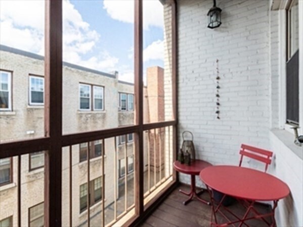 Building Photo - 400 Washington St