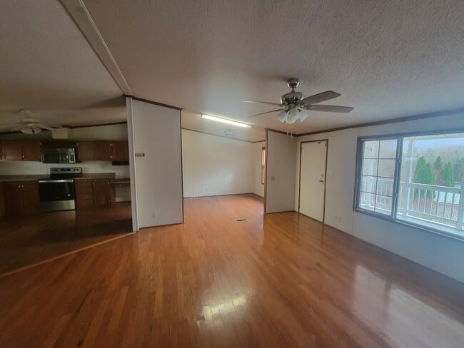 Building Photo - 427 4th St