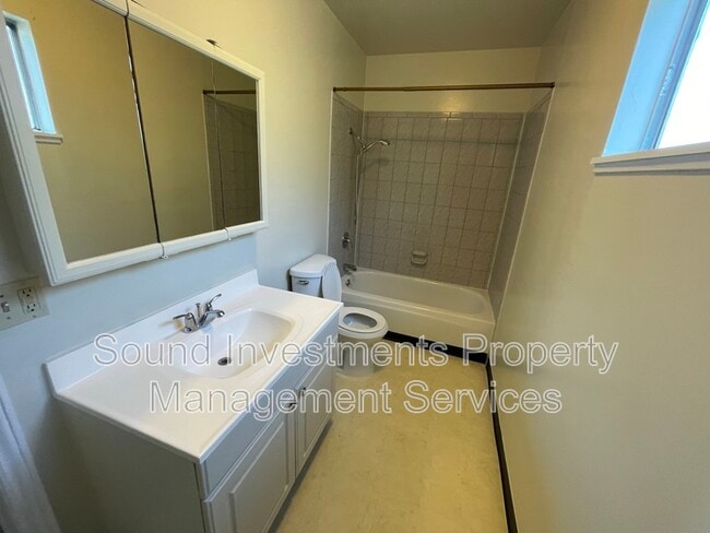 Building Photo - 2611 76th Ave