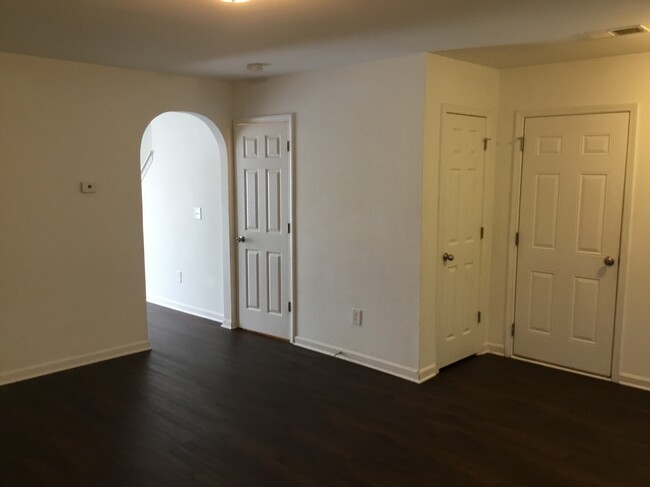 Building Photo - 2718 Quail Oaks Drive