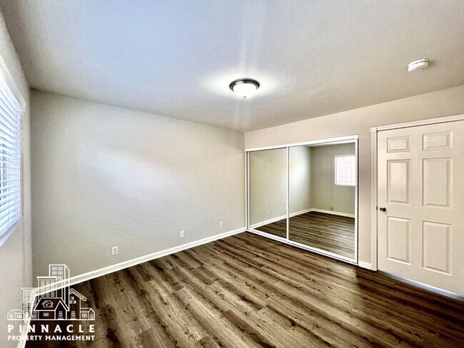 Building Photo - 2 Bed 2 Bath Torrance Apartment For Rent