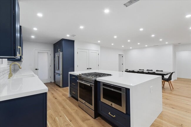 Building Photo - 16800 Bollinger Dr