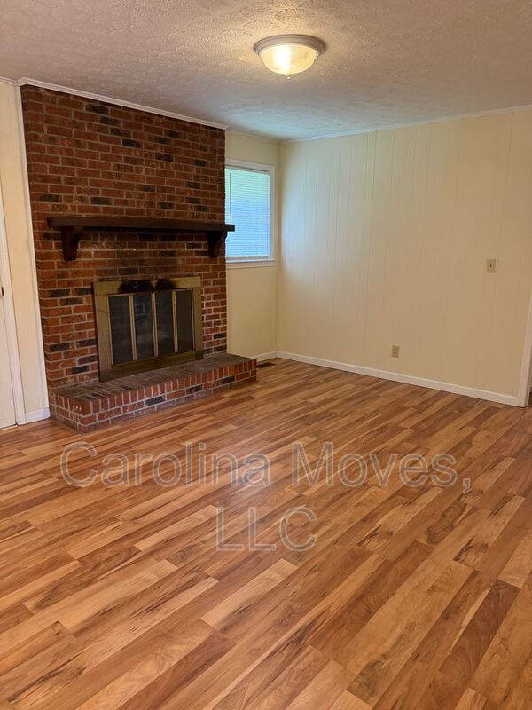 Building Photo - 107 Bismark Dr