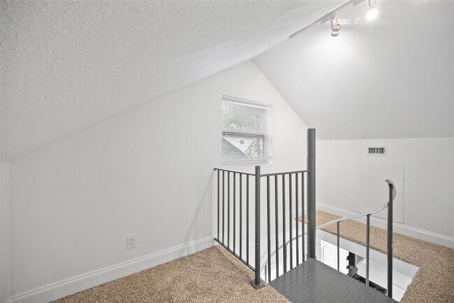 Building Photo - 4605 Harmon Ave