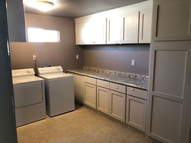 Building Photo - NOW AVAILABLE!! QUAINT HOME IN NEWMAN OUT IN THE COUNTRY