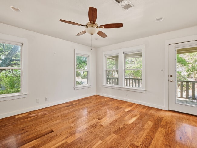 Building Photo - 1705 W 11th St