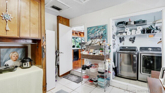 Building Photo - 22053 Flanders Ct