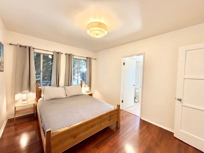 Building Photo - 211 E - Midtown Blue Bungalow | FURNISHED