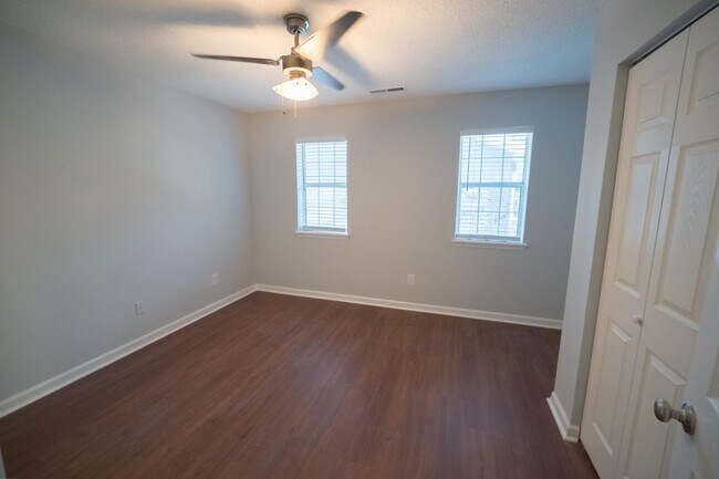 Building Photo - 942 Bonham Ave