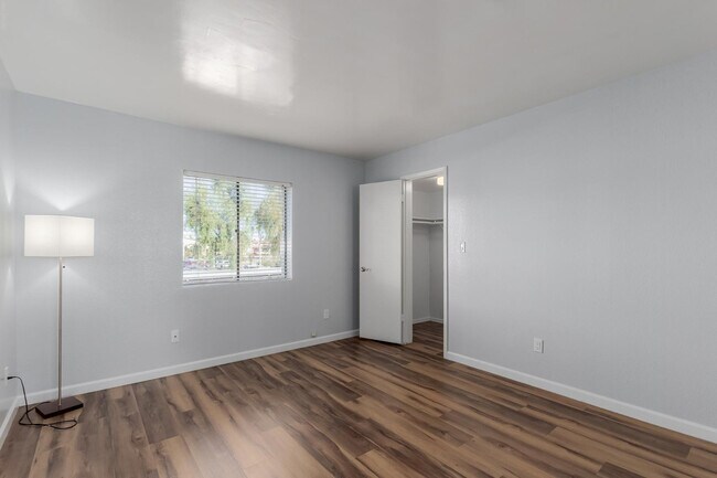 Building Photo - 10444 N 69th St