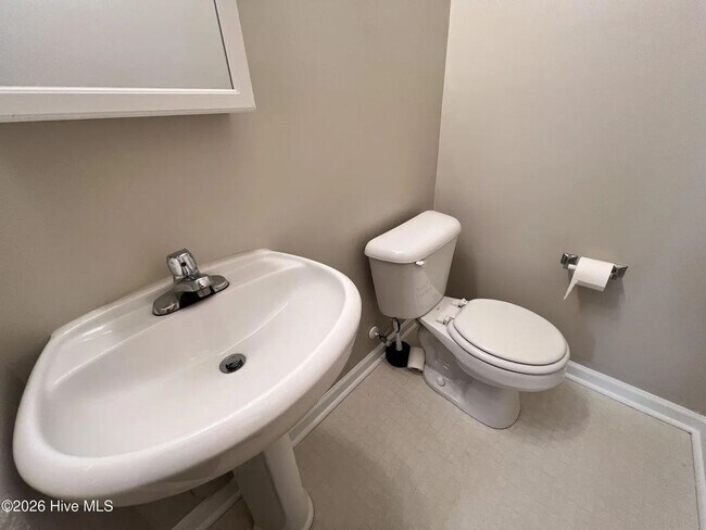 Building Photo - 3 Bedroom & 2.5 Bathroom Townhouse