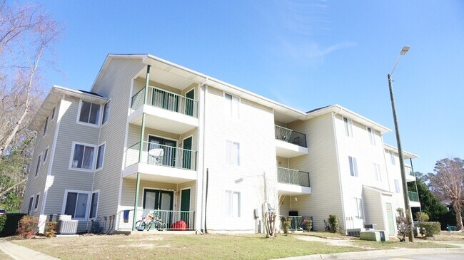 Building Photo - 3374 Galleria Dr