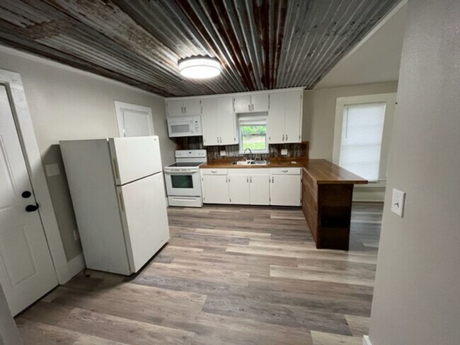 Building Photo - 2 Bedroom House in Woden ISD