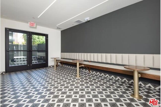 Building Photo - 1265 Barry Ave