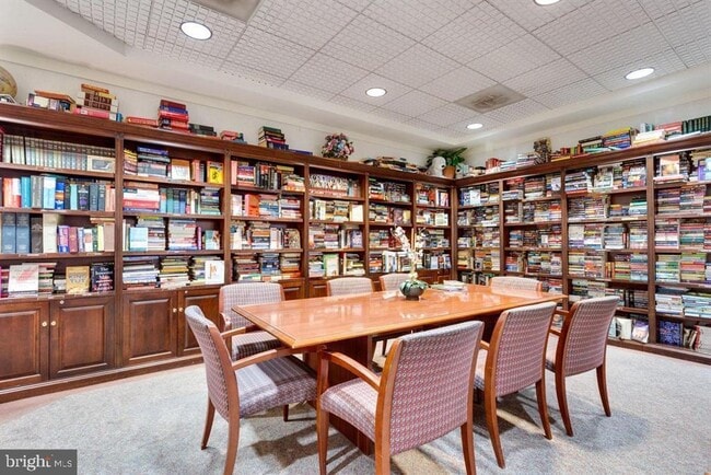 Building Photo - 309 Yoakum Pkwy