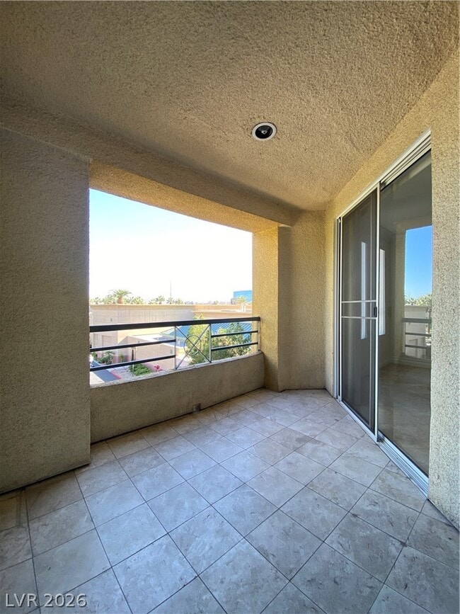 Building Photo - 270 E Flamingo Rd