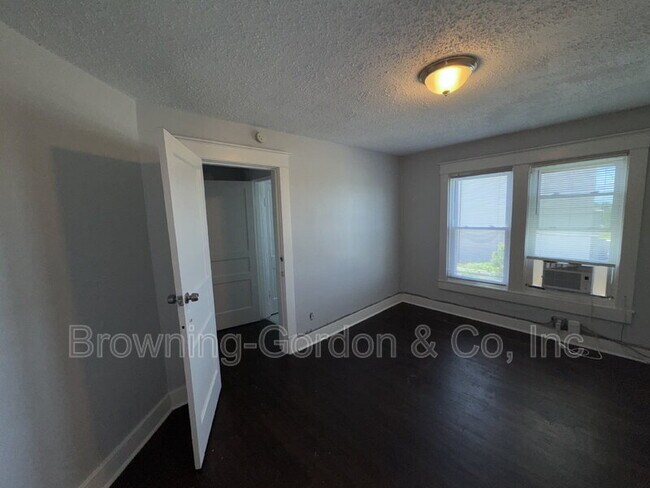 Building Photo - 1517 Bernard Ave