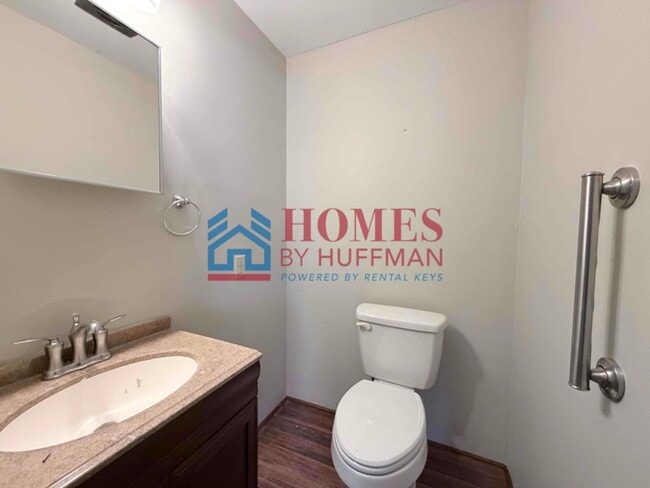 Building Photo - Westside! | Three Bedroom House