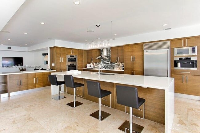 Building Photo - 405 E San Marino Dr