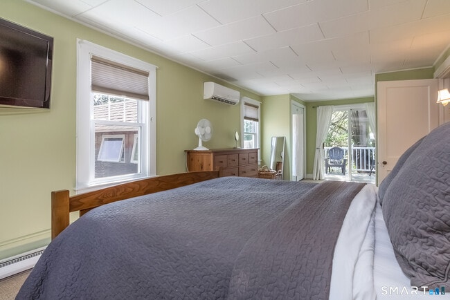 Building Photo - 116 Overshore Dr E