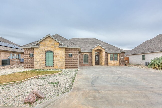 Building Photo - COMING DECEMBER 2025 - Bentwood Country Cl...