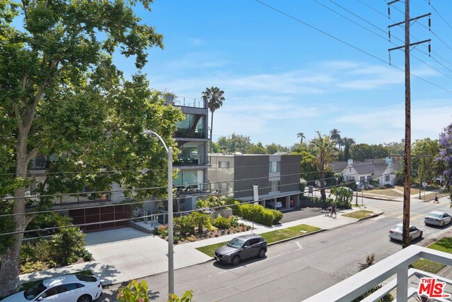 Building Photo - 1945 Overland Ave